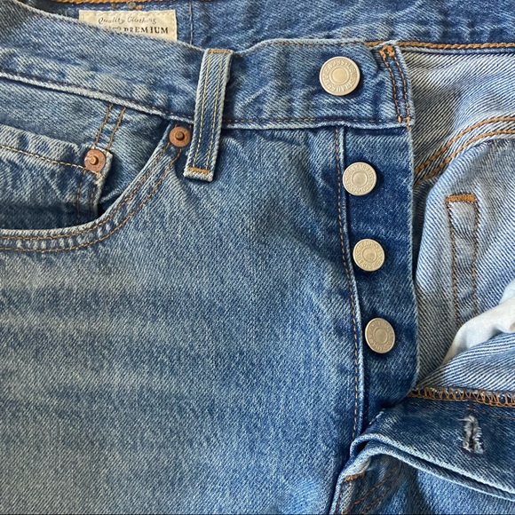 Women’s Levi’s 501 Crop Bottom Jeans - Picture 3 of 9